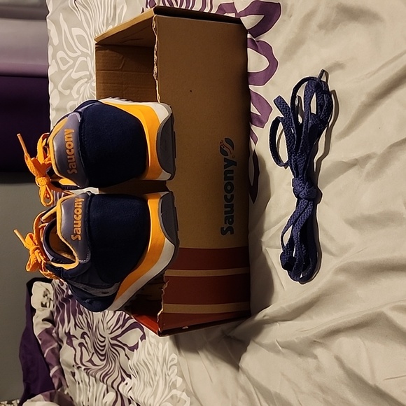 Sneakers - Picture 4 of 5